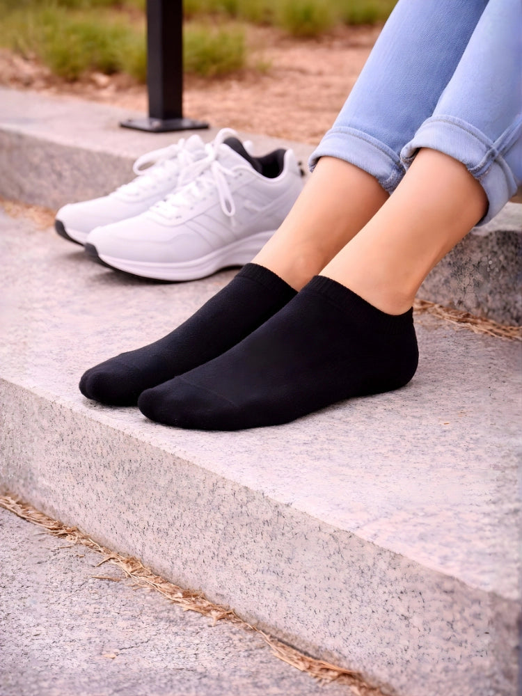 Person wearing black socks and white sneakers on a concrete surface.

Black ladies trainer socks perfect for casual wear and activewear by Stylewar